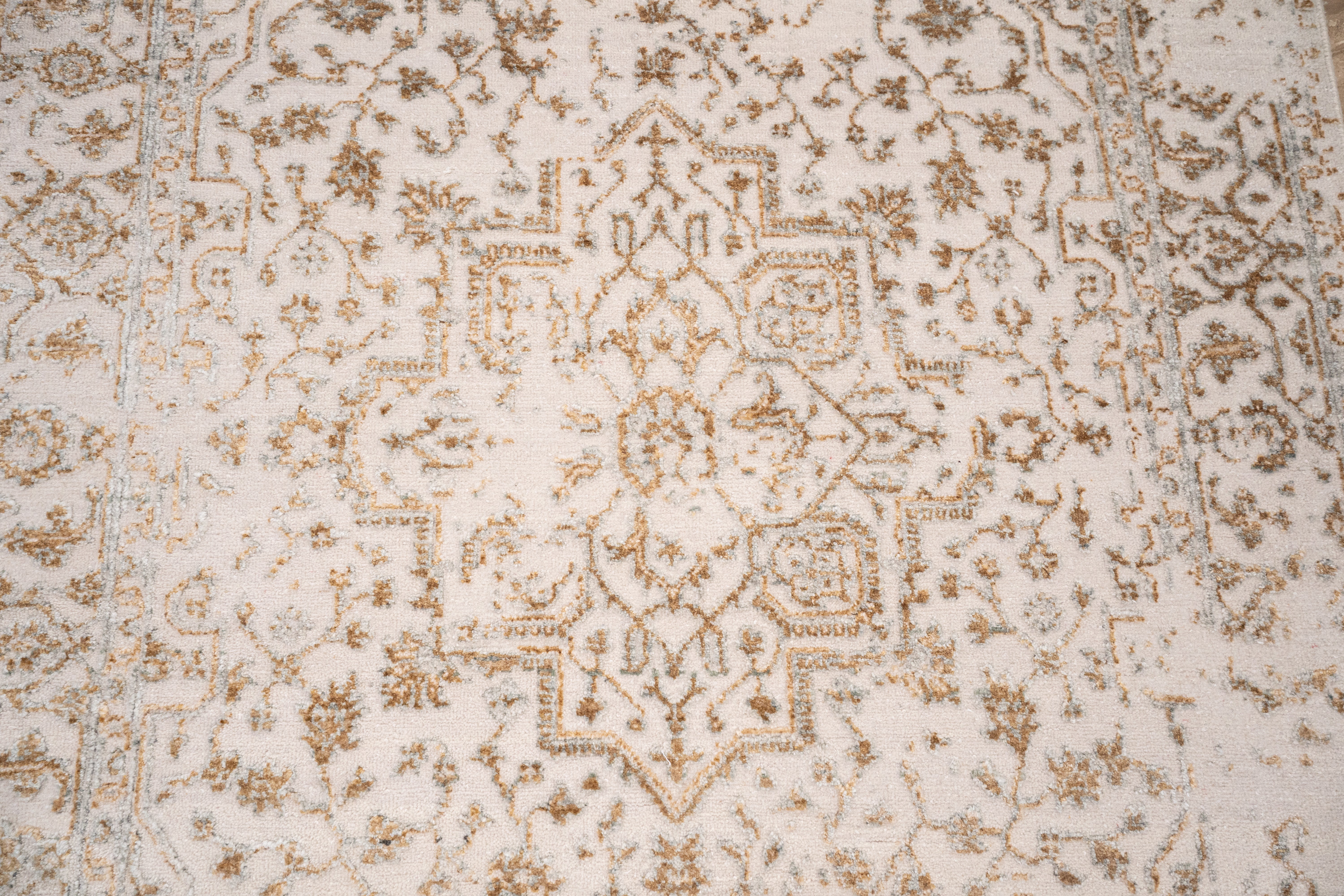 Handknotted Carpet DIA: 1069 SERAPI,  Bone, Deer & Grullo